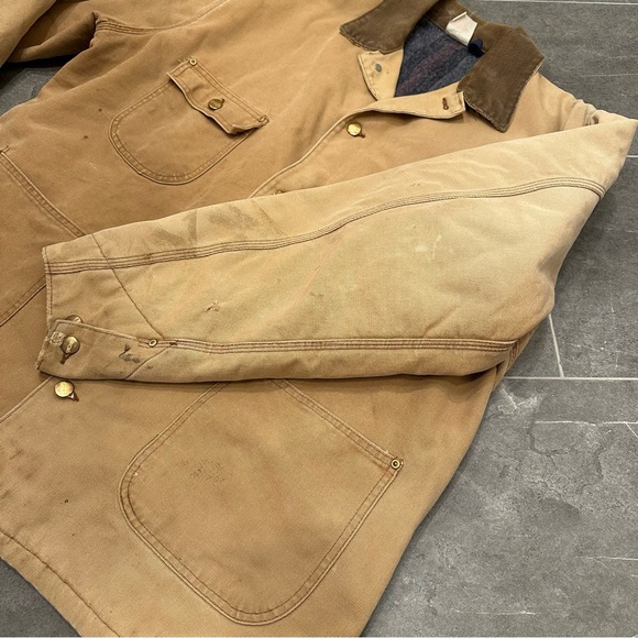 Vintage Carhartt tan button up chore coat distressed utility rug winter - Picture 9 of 12